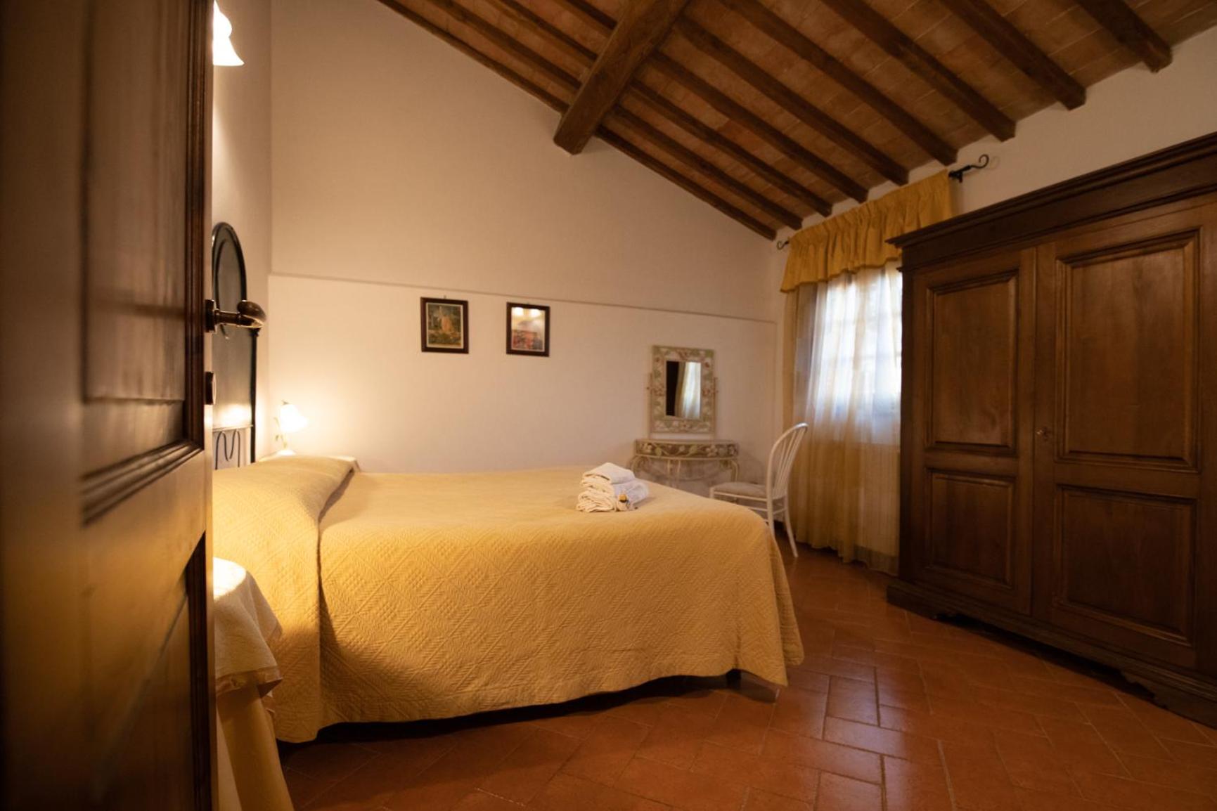 Agriturismo Il Sasso Анґ'ярі Номер фото