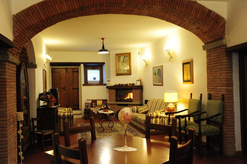 Agriturismo Il Sasso Анґ'ярі Екстер'єр фото