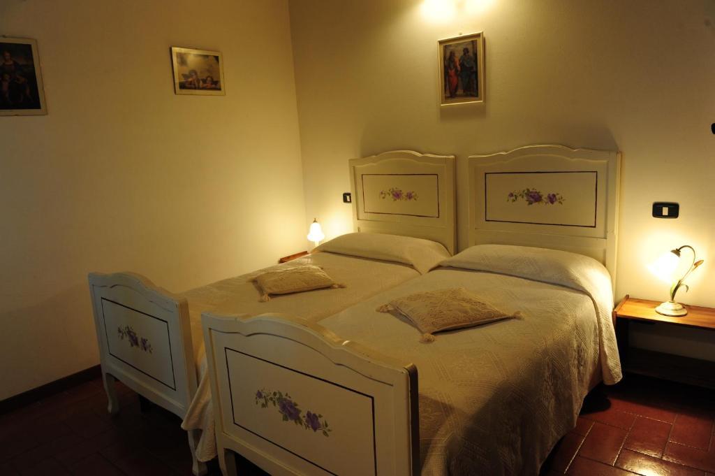Agriturismo Il Sasso Анґ'ярі Номер фото