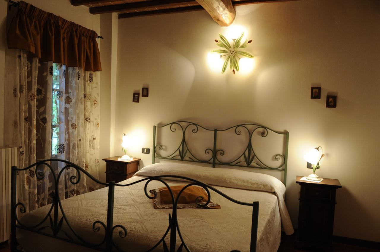 Agriturismo Il Sasso Анґ'ярі Екстер'єр фото
